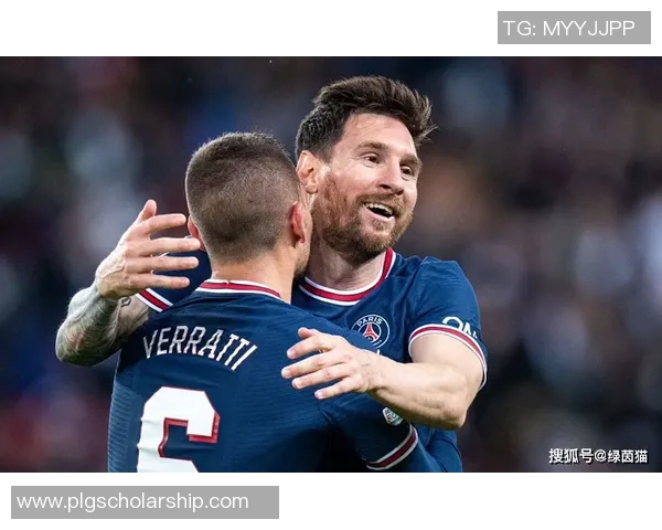 足球明星同框瞬间定格青春梦想与荣耀时刻